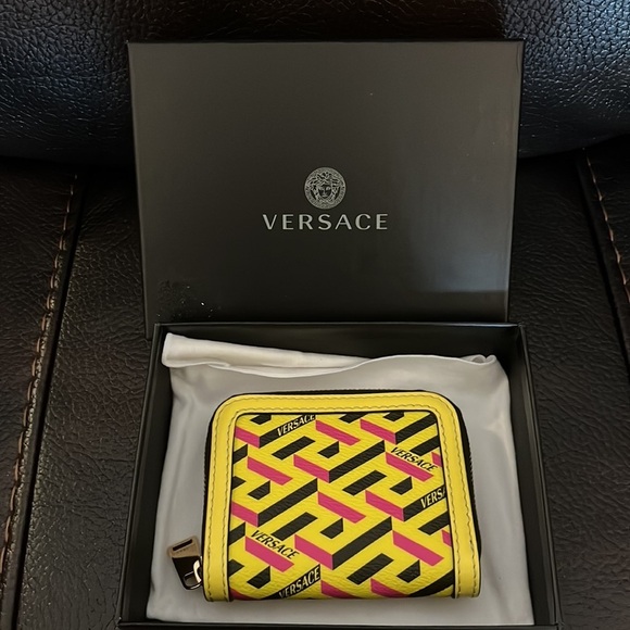 SALE !! Versace unisex La Greca leather logo compact wallet / belt pouch NWB - Picture 8 of 8